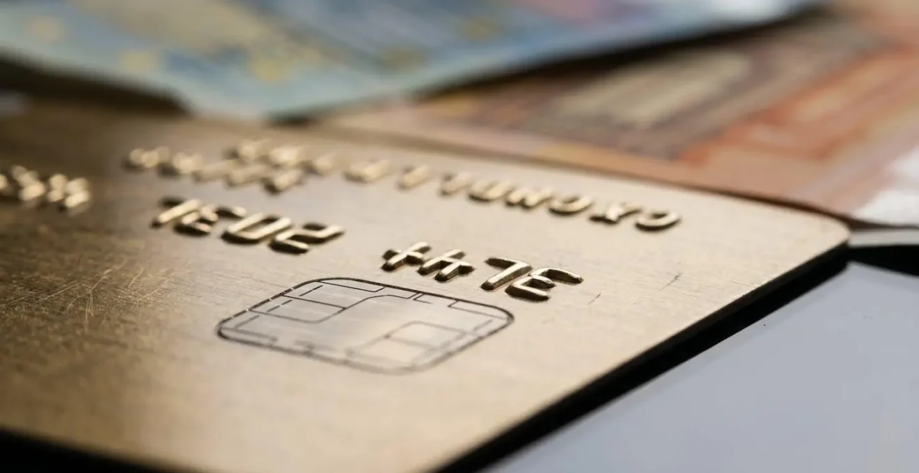 Carte bancaire et blocage de plafond pour caution location de voiture